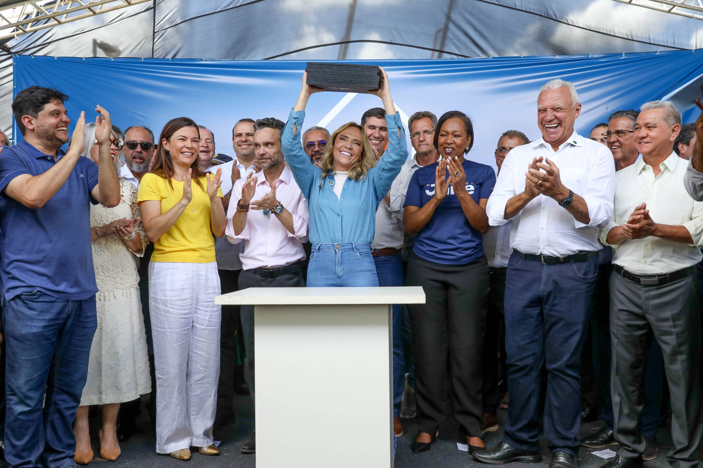 Celina cancela festa de 64 anos de Brasília e destina recursos à saúde pública.