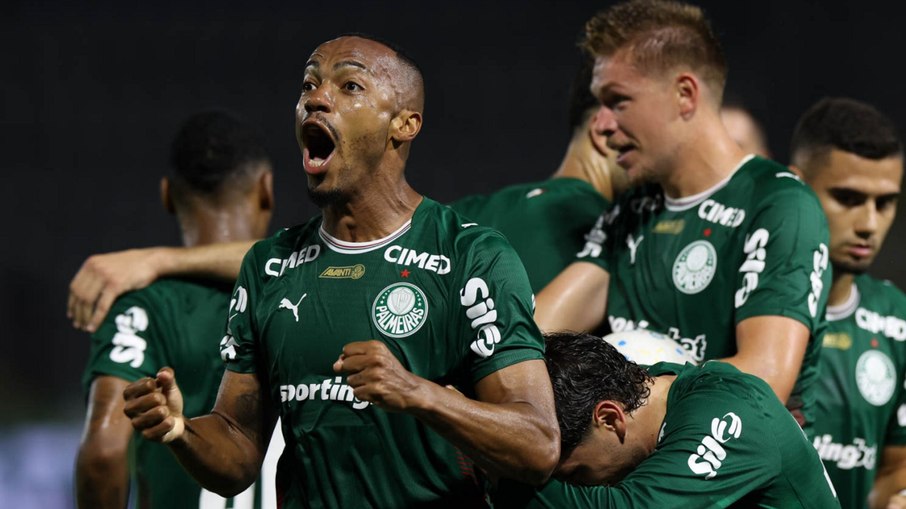 Palmeiras derrota Grêmio com gol de Marlon Freitas em jogo vibrante na Arena.