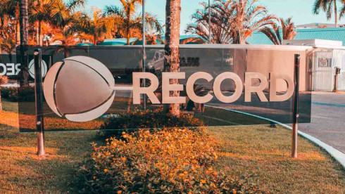 Dee Freeman, atriz de Dexter e Arquivo X, falece aos 66 anos: luto em Hollywood.