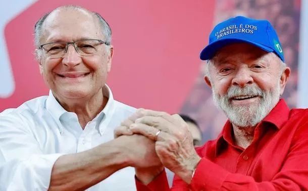 Manchete Folha: Flávio Bolsonaro é chamado de golpista e fim do "bolsonarismo moderado".