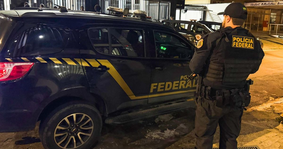 Homem de negócios preso em Brusque, SC, em cena de notícia jornalística.