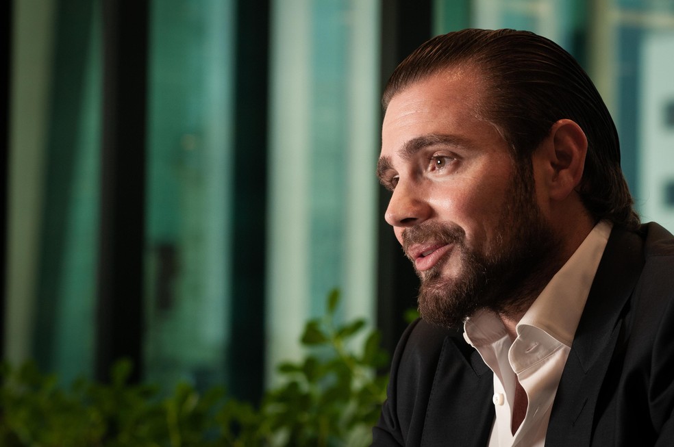 Atleta de academia e ex-BRB Vorcaro em ambiente luxuoso do Heritage.