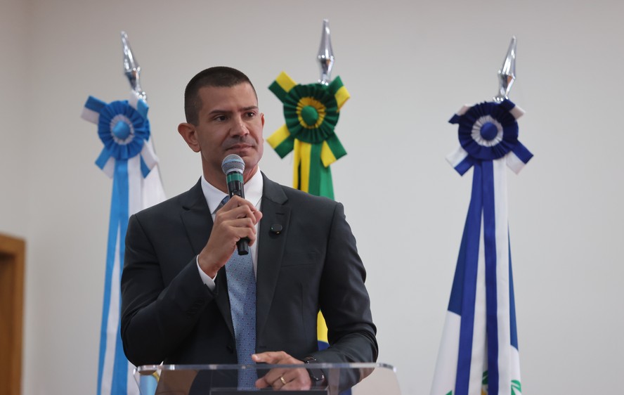 Douglas Ruas celebra vitória na Alerj, prepara discussão sobre linha sucessória no estado.