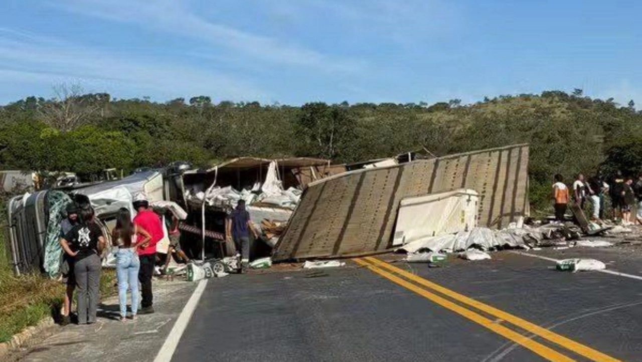 Acidente grave na BR-251 com vítimas fatais e feridos.
