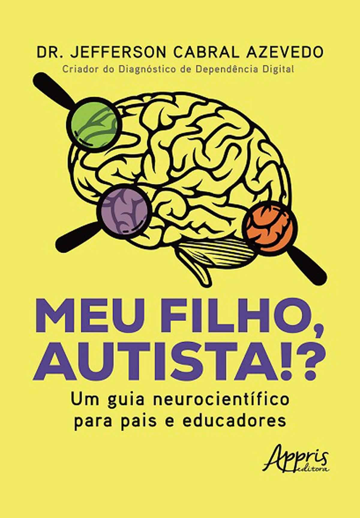 Mulher com olhar sério lendo jornal sobre autismo em meio a uma cidade movimentada.