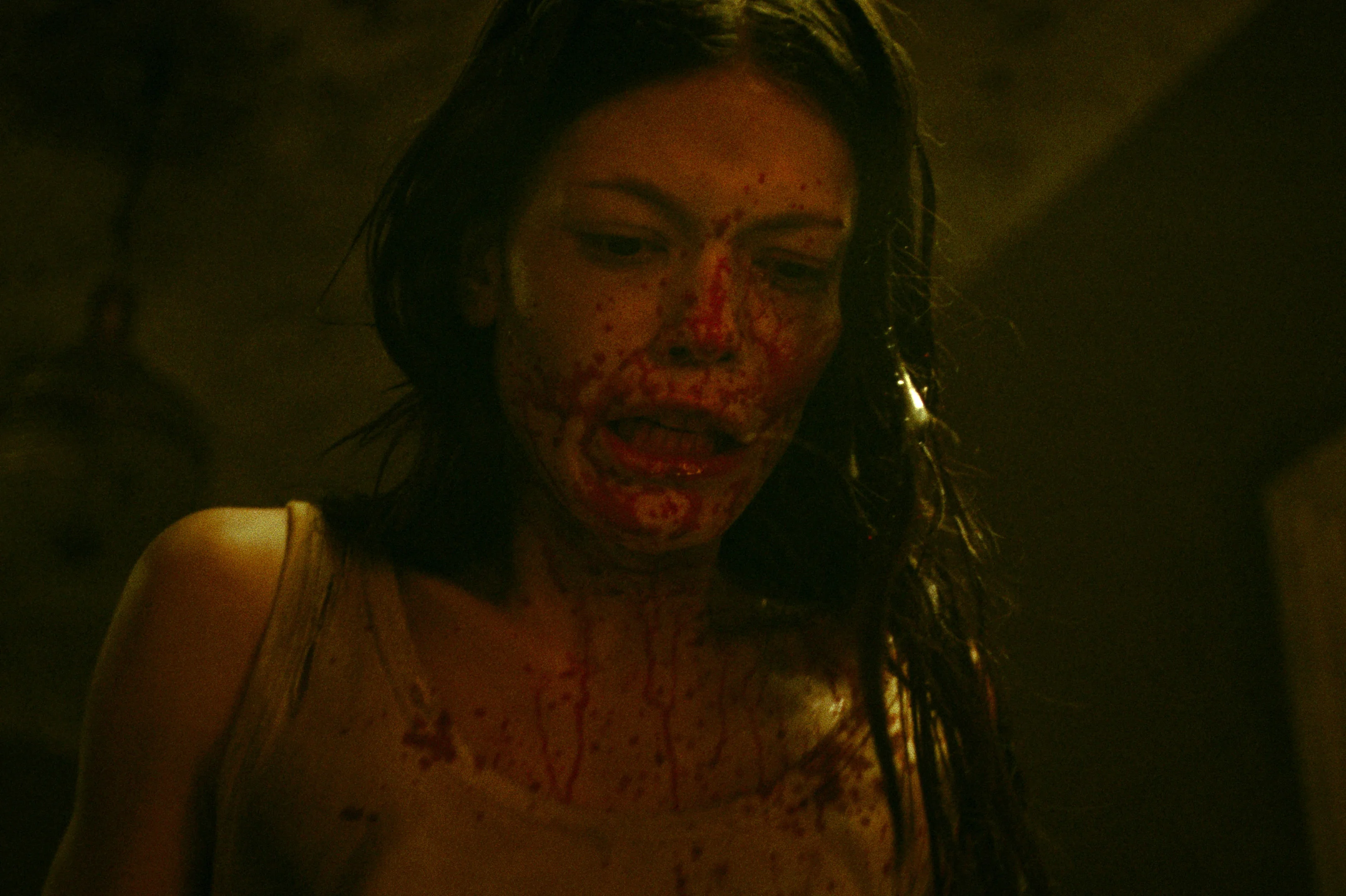 Público em frente a uma tela de cinema durante a Fantaspoa 2026 em Porto Alegre.