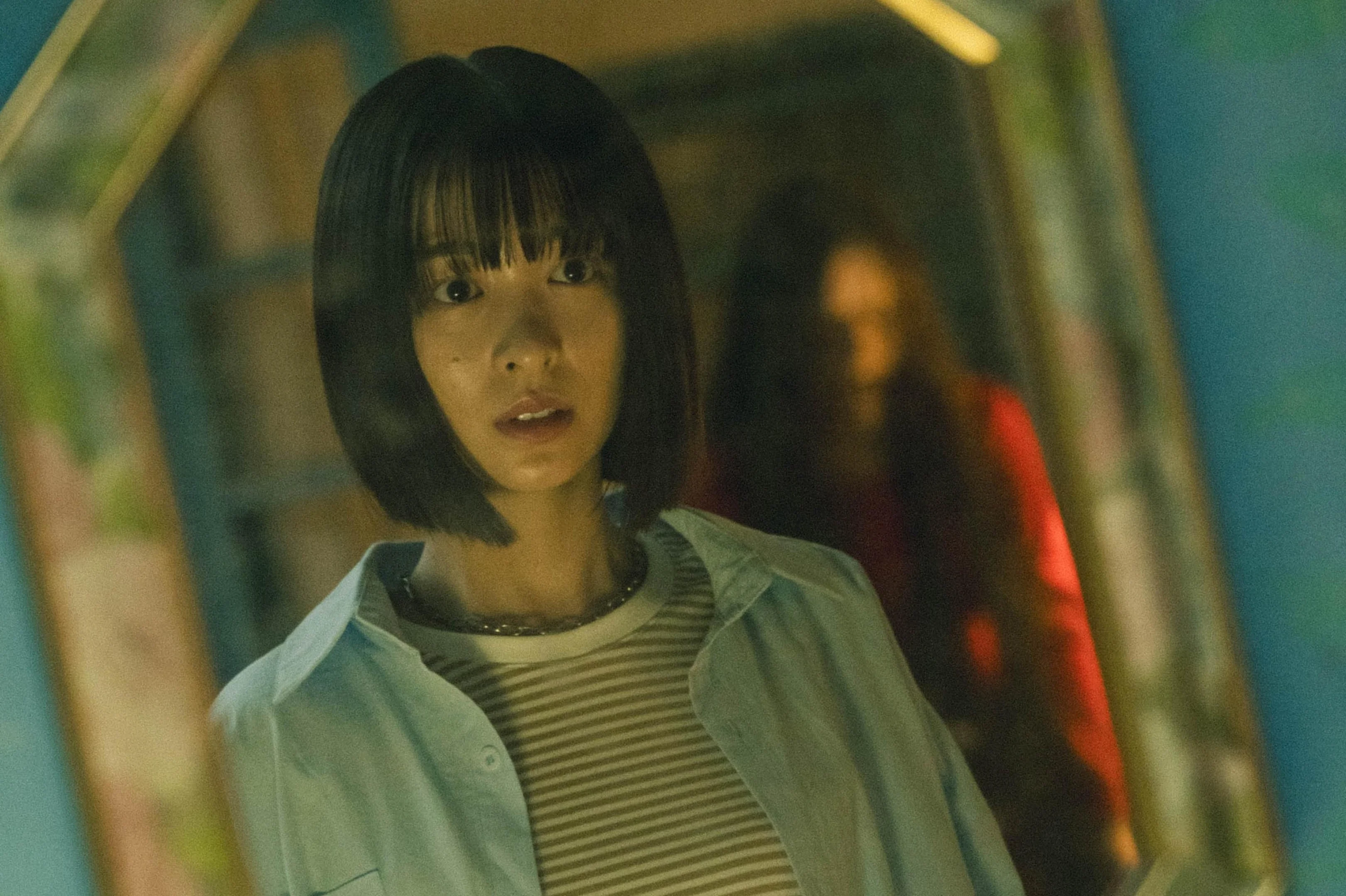 Público em frente a uma tela de cinema durante a Fantaspoa 2026 em Porto Alegre.