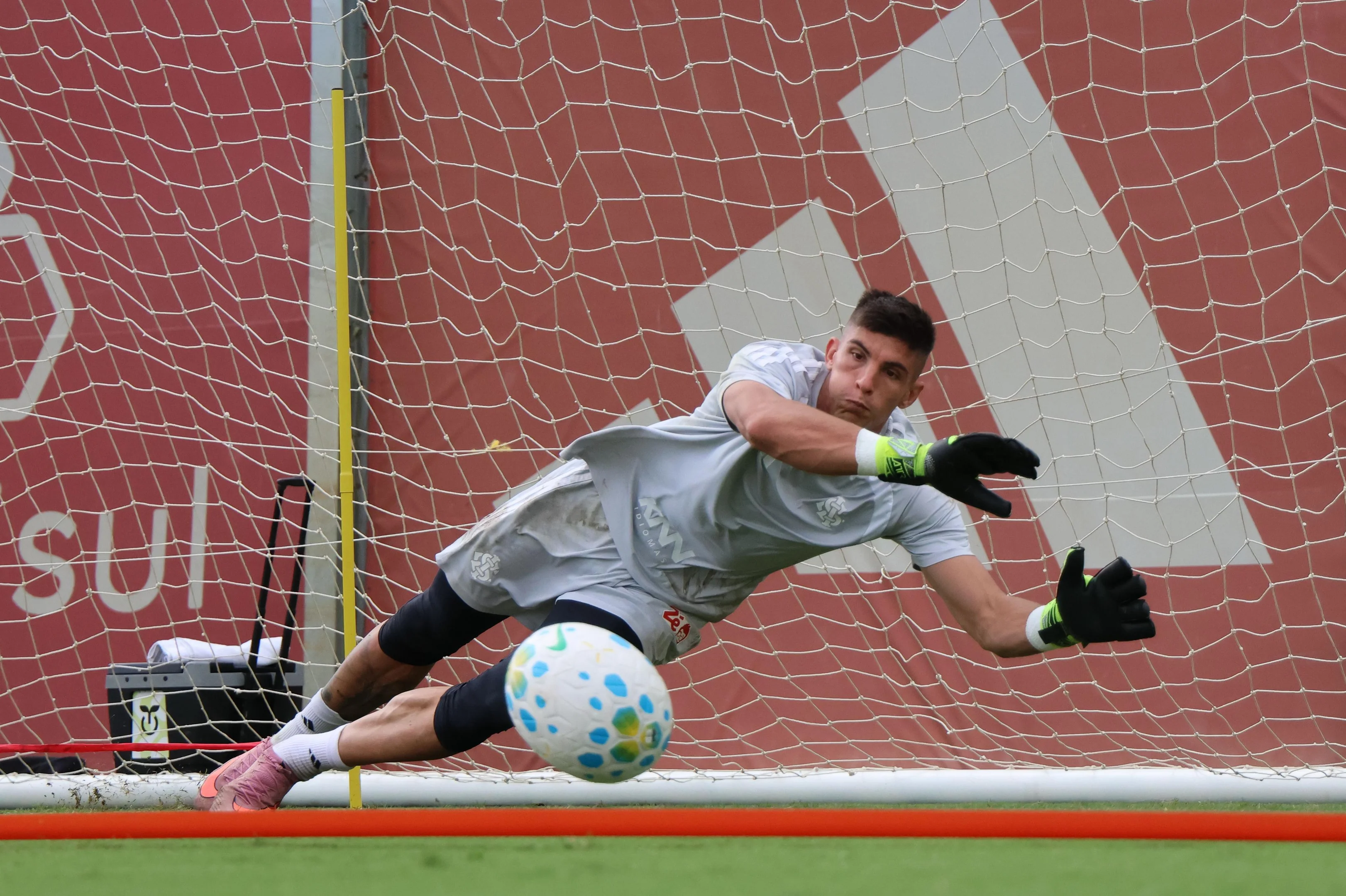 Homem morto em cena de notícia jornalística em Buenos Aires.