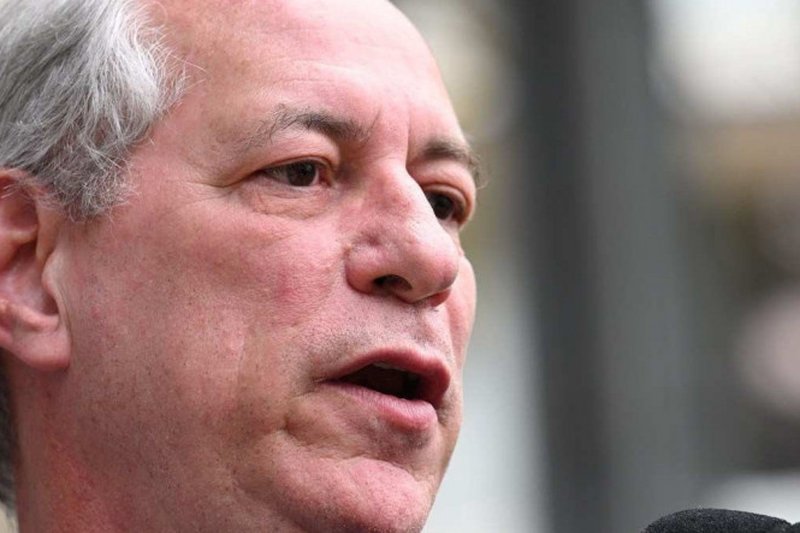 Ciro Gomes reembaralha sua estratégia política ao mirar o centro e Lula.