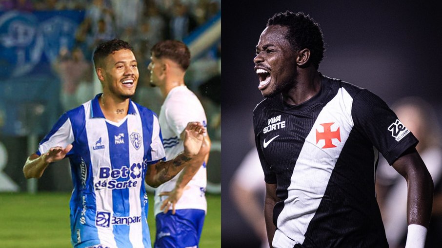 Equipe do Vasco de pé, vestindo uniforme, em campo de futebol, com torcedores ao fundo.
