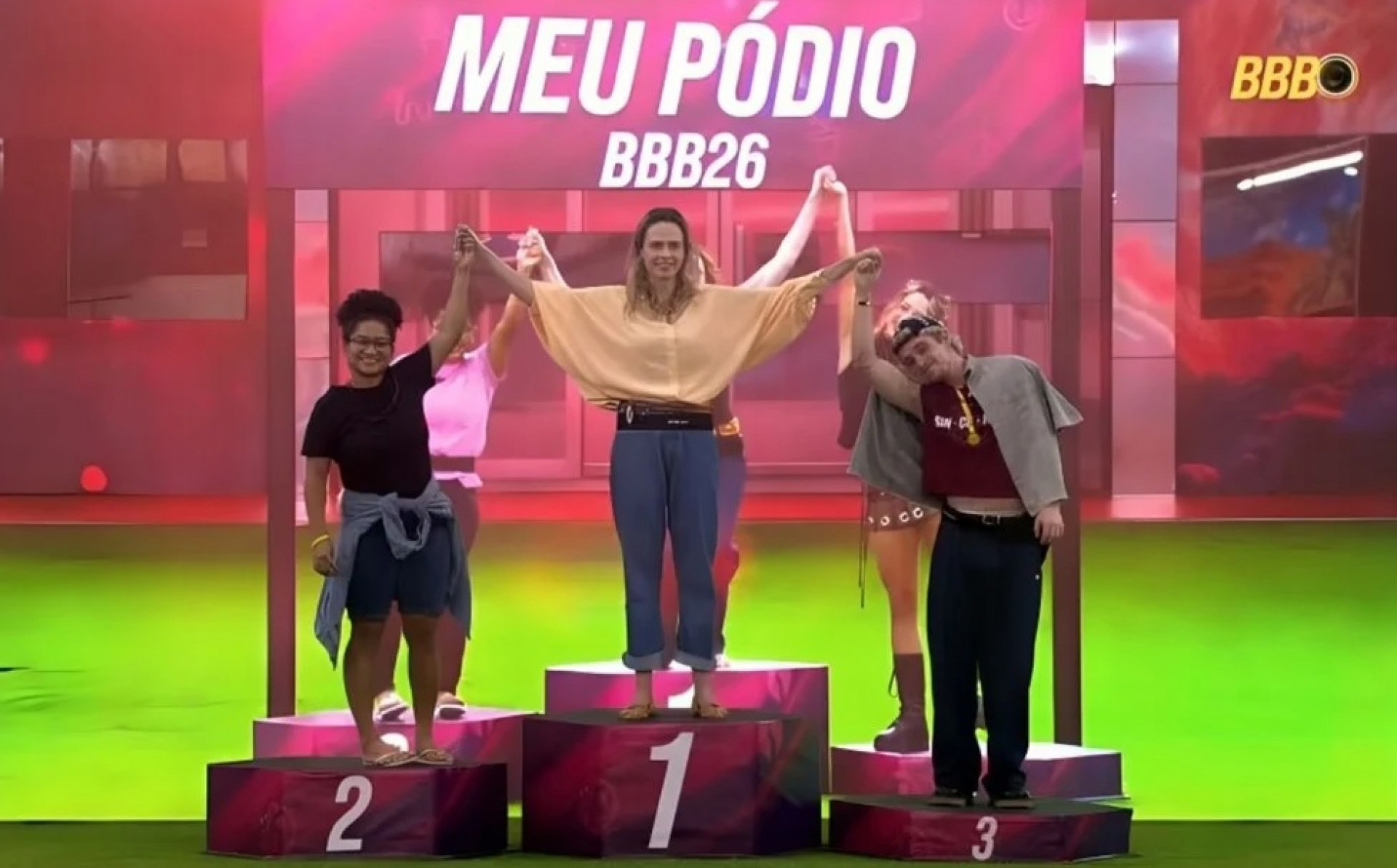Ex-participantes do BBB 26 discutem a final do reality show em uma mesa de análise.