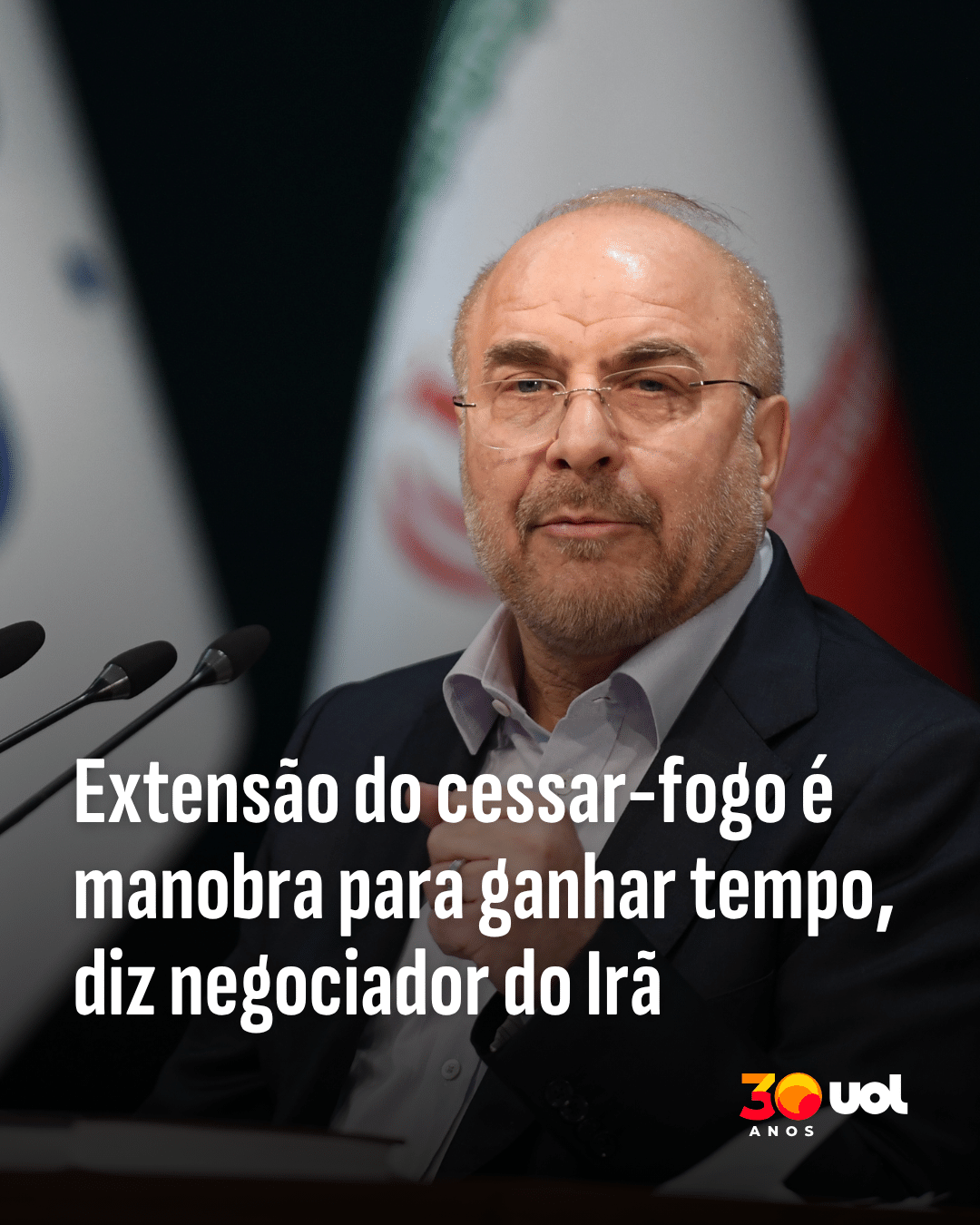 Reunião de líderes políticos nos EUA com mapas e documentos sobre sanções impostas ao Irã.