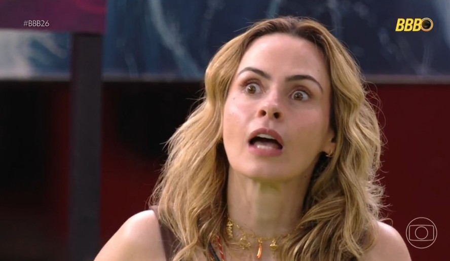 Ana Paula Renault apresenta notícia jornalística em estúdio, com fundo de tela e gráficos.