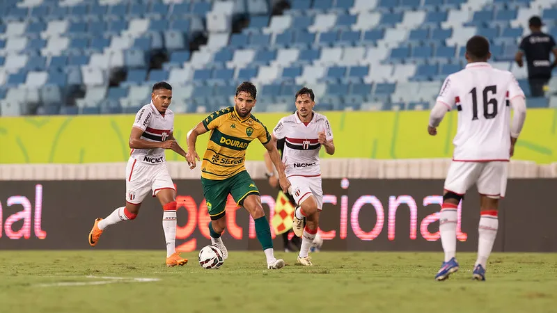 Time do Ceará e Fortaleza disputam liderança na Série B do Brasileirão.