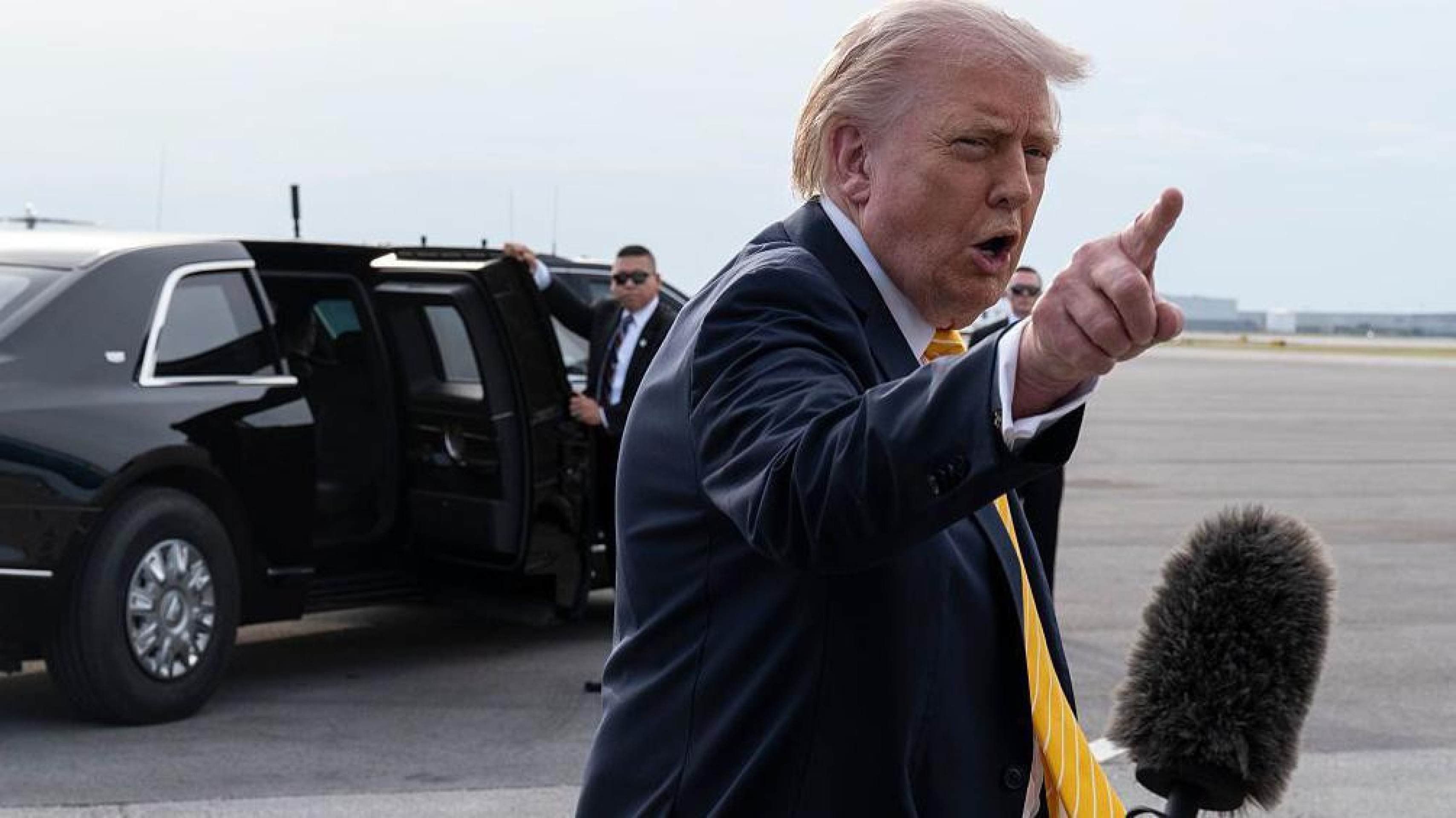 Homem de negócios Trump com desaprovação recorde em meio à guerra.