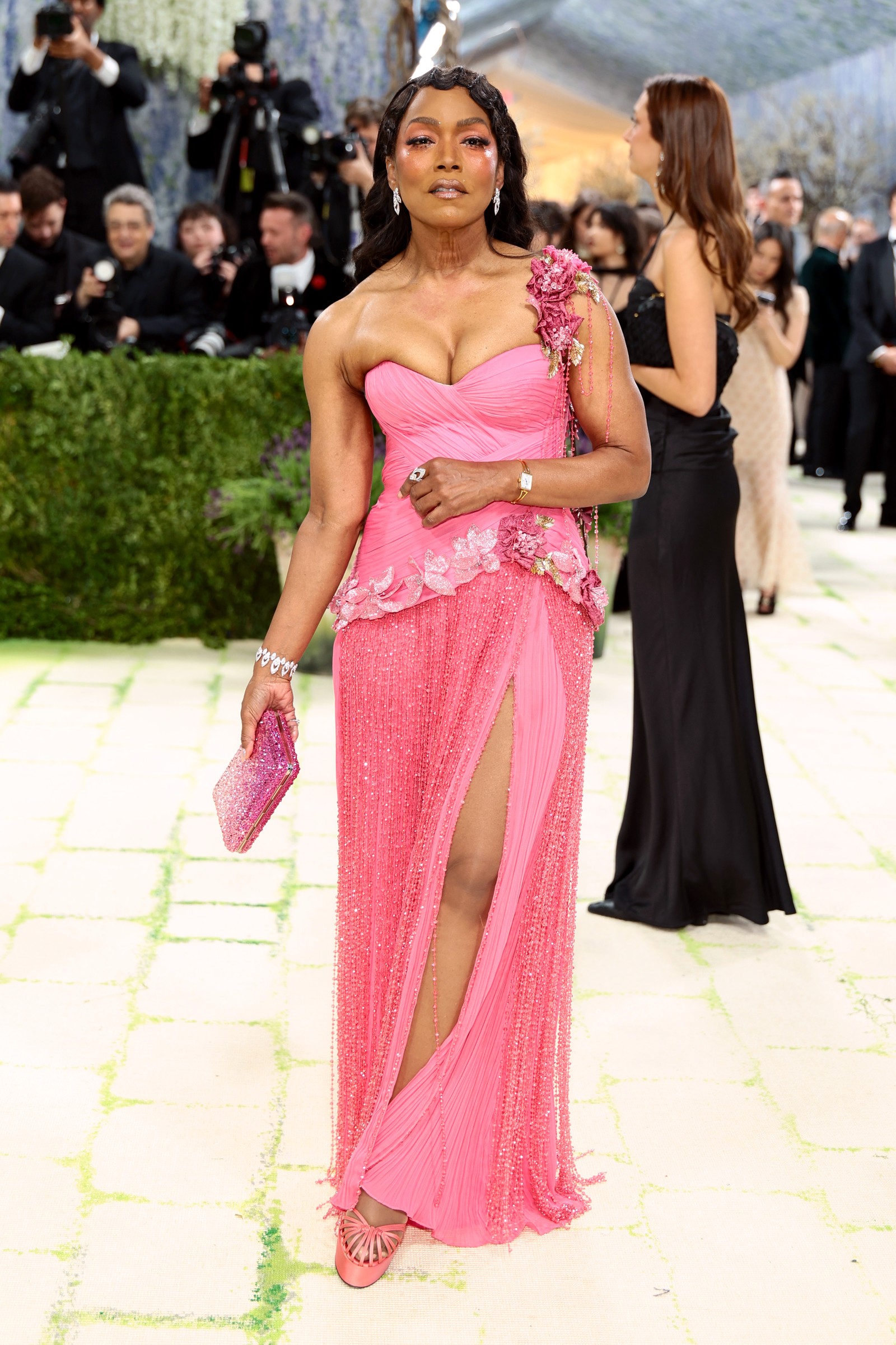 Celebridades se divertem em after party após Met Gala 2026.