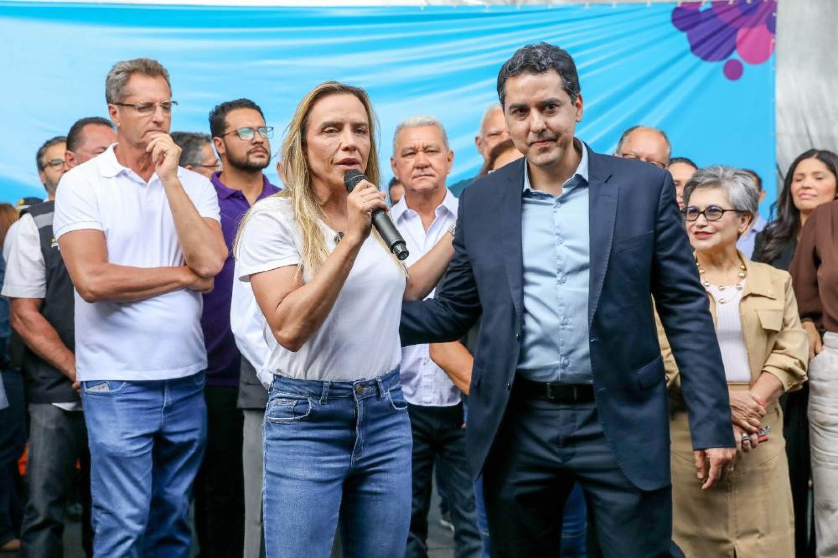 Ex-presidente do BRB é levado embora em operação policial durante eleições.