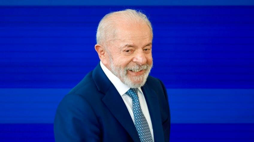 Lula diz que o crime está no Congresso, no Judiciário e no futebol