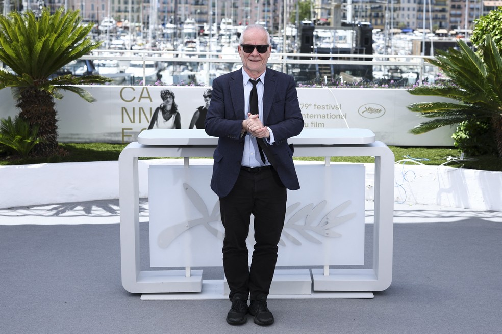 Atmosfera glamourosa no 79º Festival de Cannes, com foco em cinema universal.