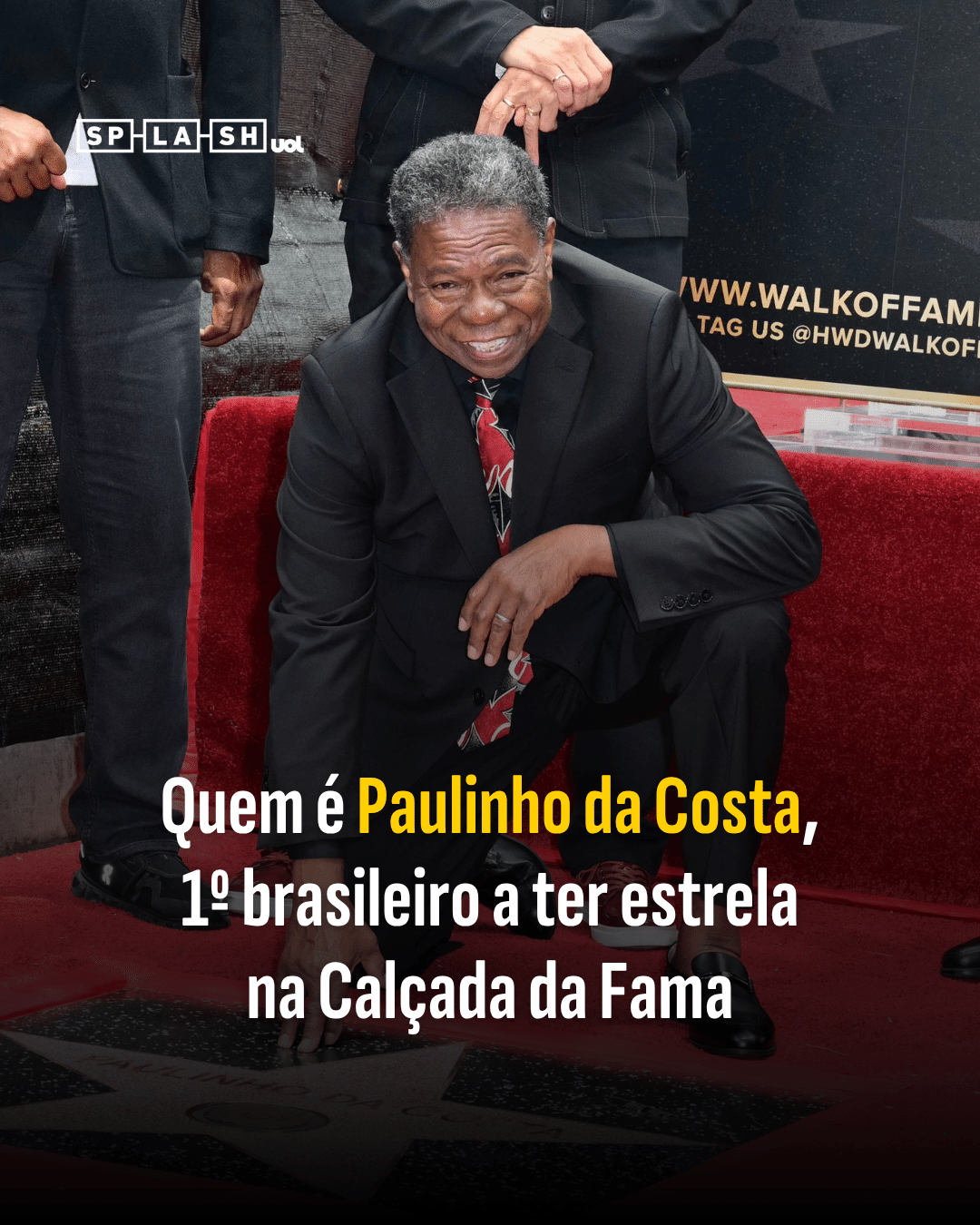 Jornalista sentado à mesa de trabalho, olhando para tela de computador com notícia de WhatsApp sobre IA privativa.