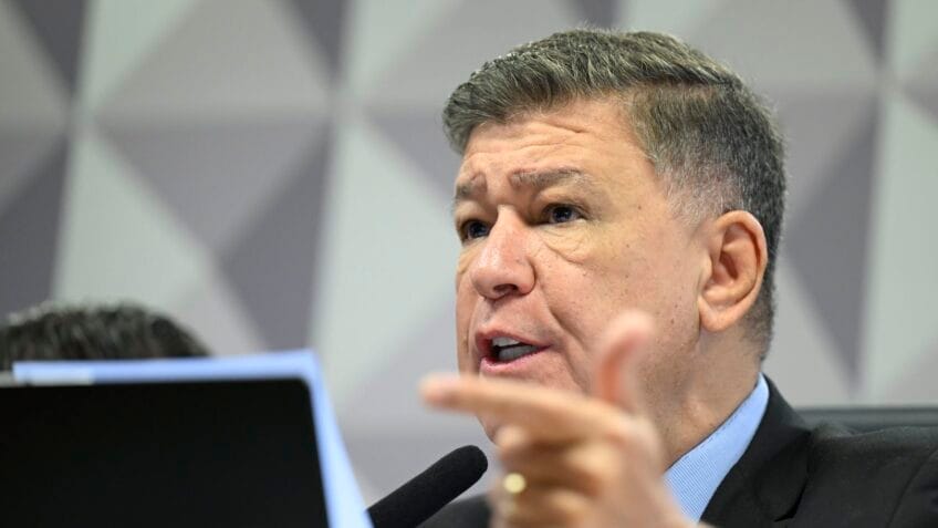 Viana critica Motta por abertura de CPI do Master: “Já se entregou”