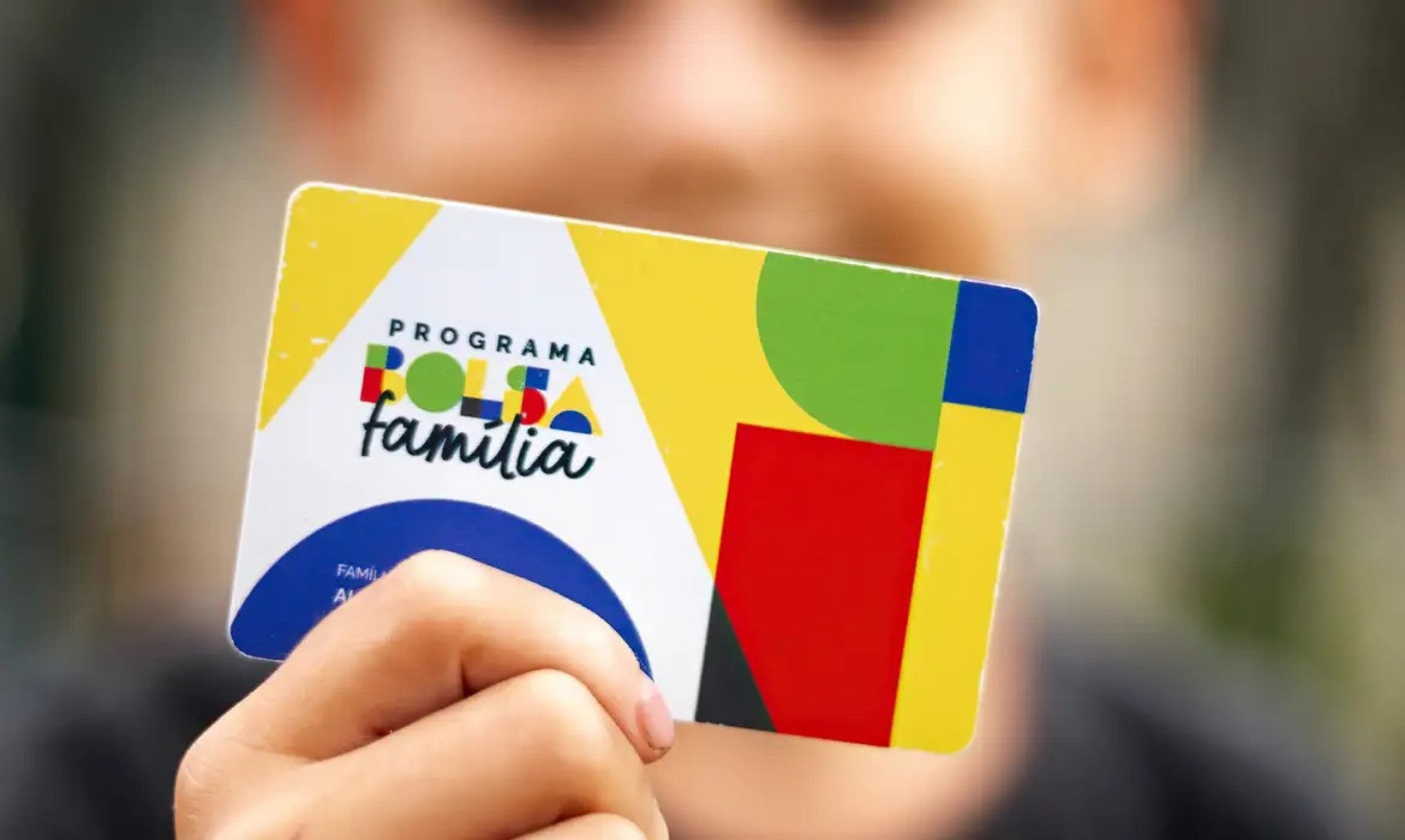 Prefeitos participam de marcha em meio a bares e restaurantes movimentados da capital.