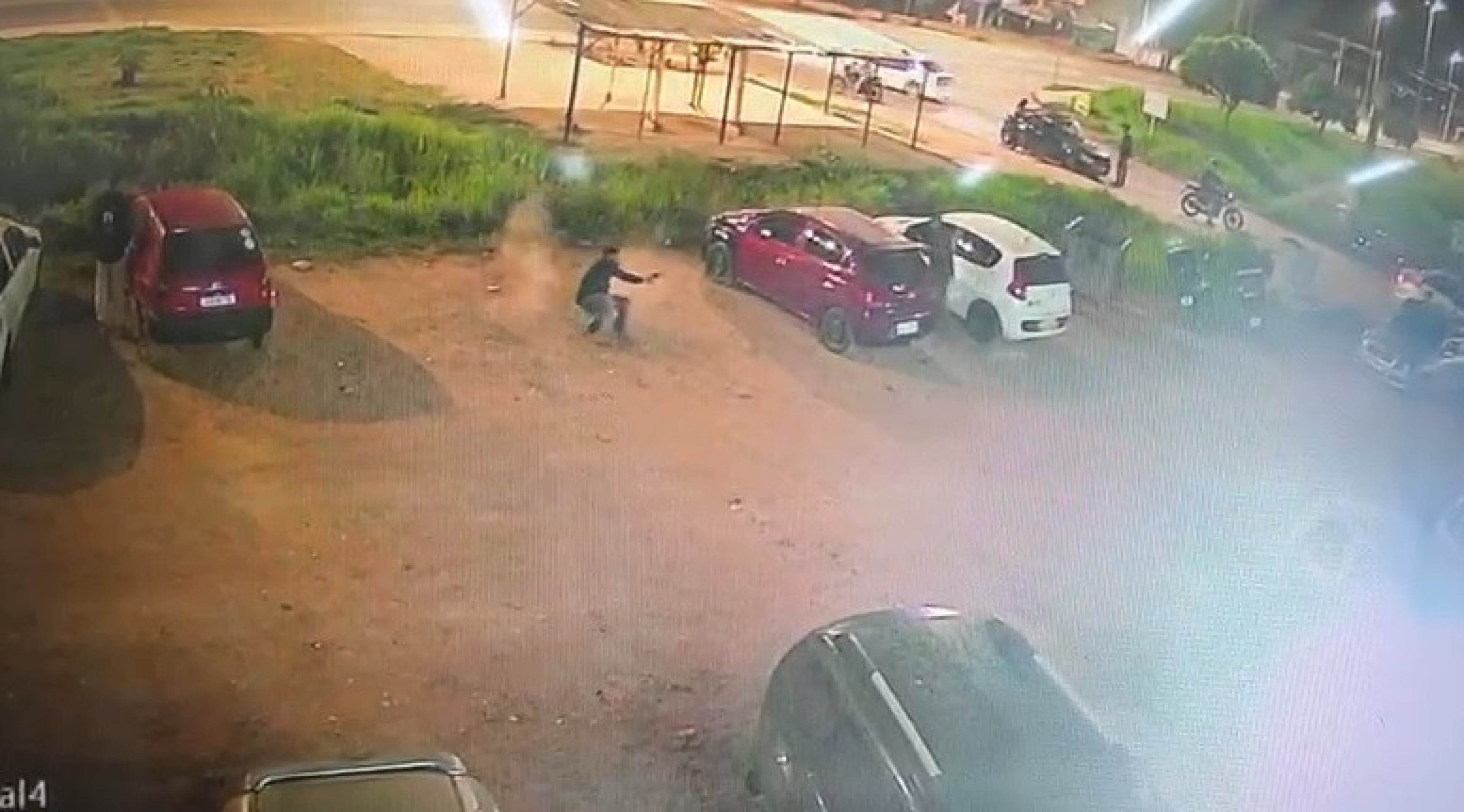 Homem é preso após atirar em vizinho por causa de vaga de estacionamento.