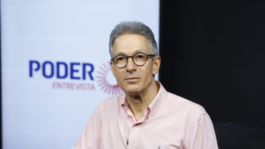Zema muda tom e diz aguardar explicação de Flávio sobre Vorcaro