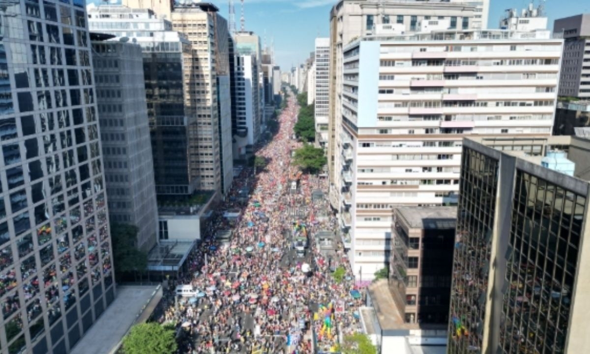 Parada SP com patrocinador e dois apoiadores em destaque.