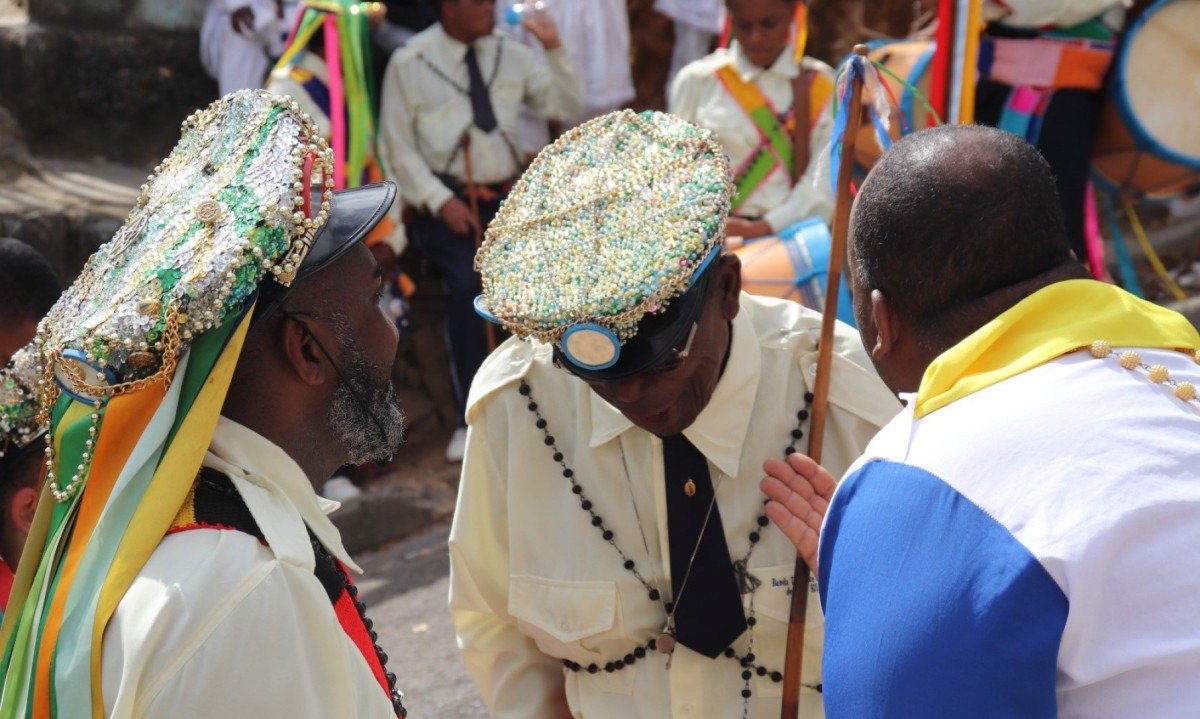 Guarda de Moçambique comemora aniversário, mas questiona a abolição da escravatura.