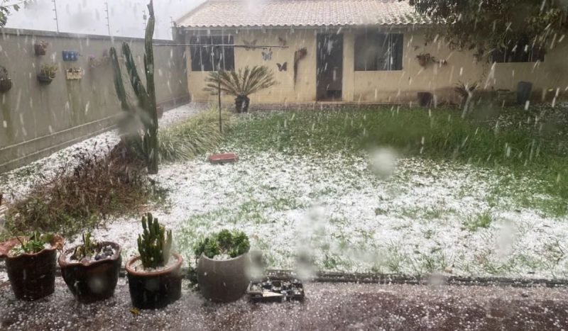 Tempestades intensas e ventos fortes atingem a região com frente fria.