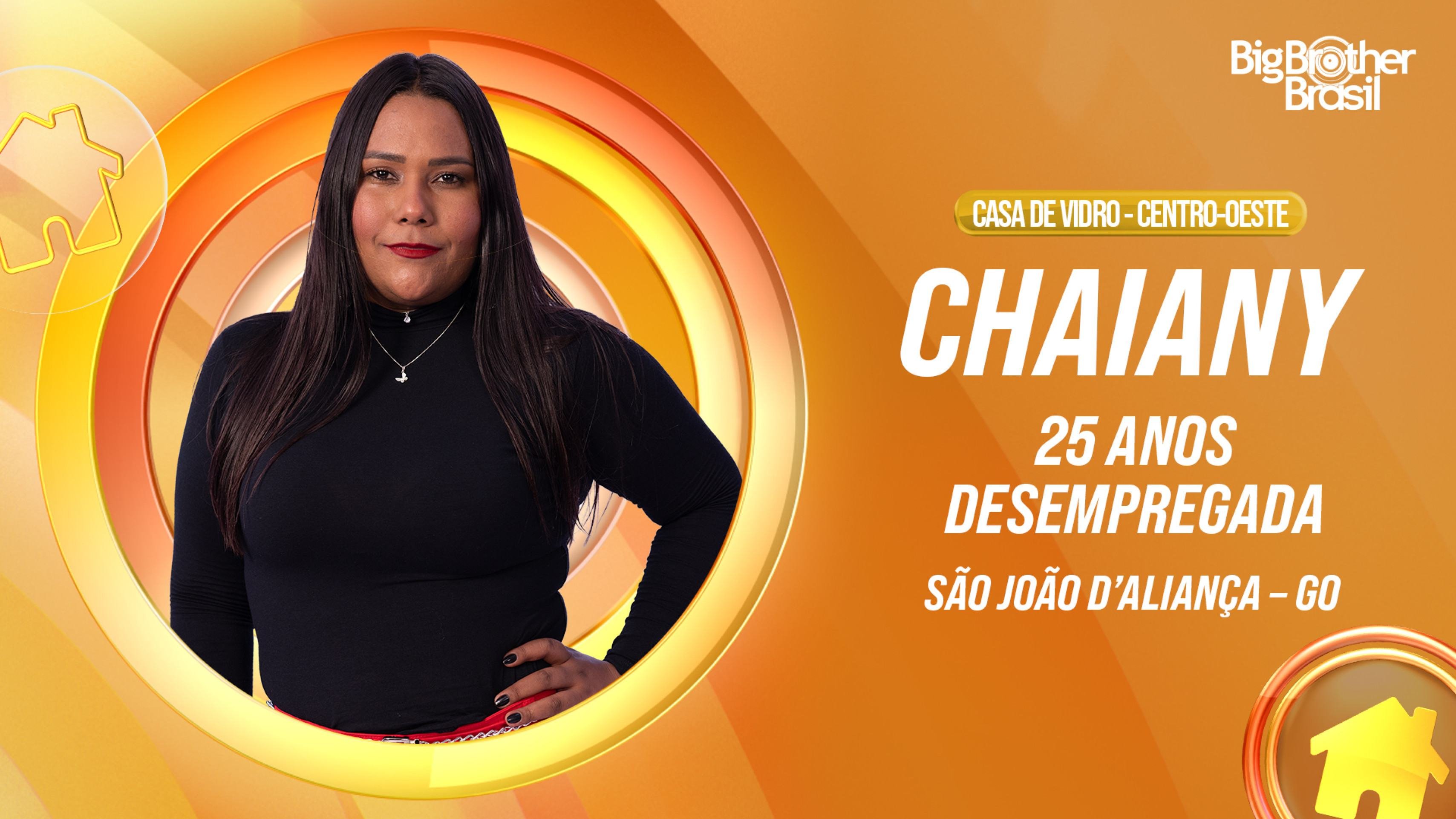 Mulher chorando em entrevista sobre relação afetiva.