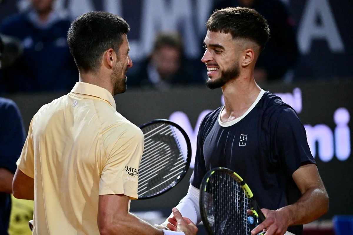 João Fonseca em ação no Algoz de Djokovic em Roma, com foco no próximo adversário.