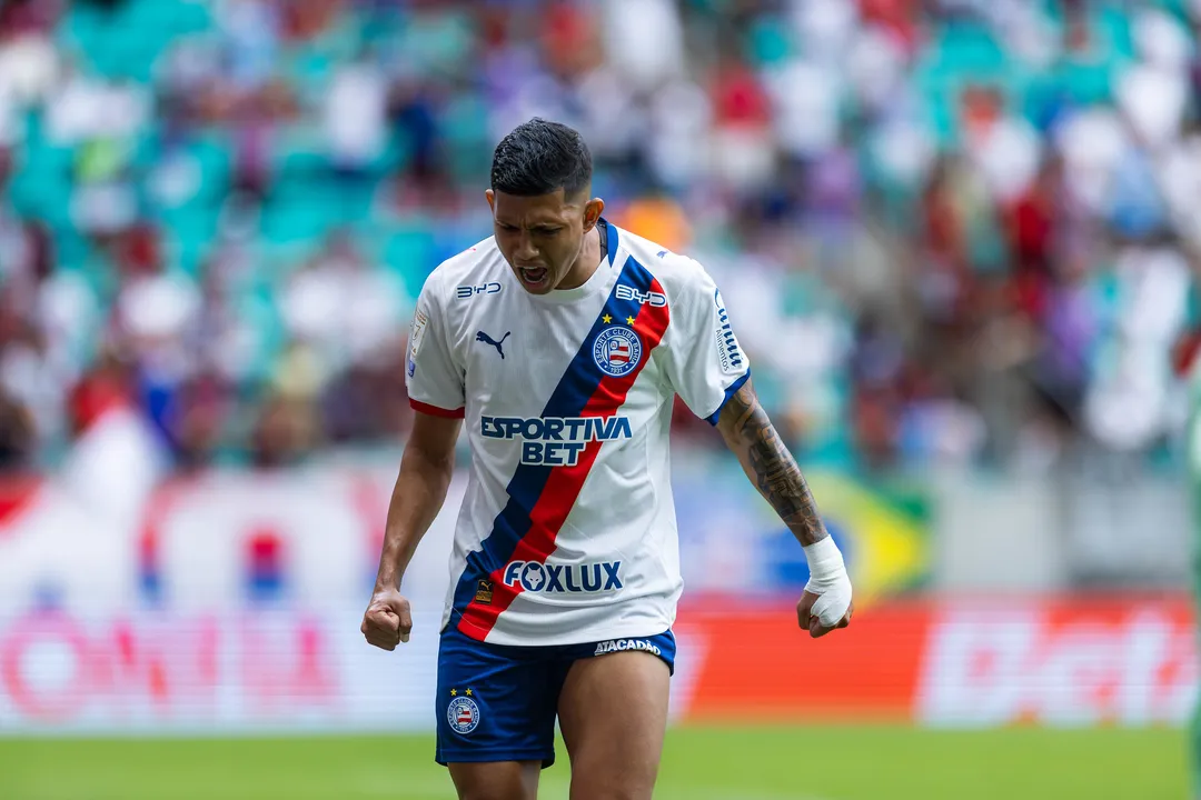 Time da Bahia em campo, jogando contra o Coritiba em busca de sua primeira vitória em mais de um mês.