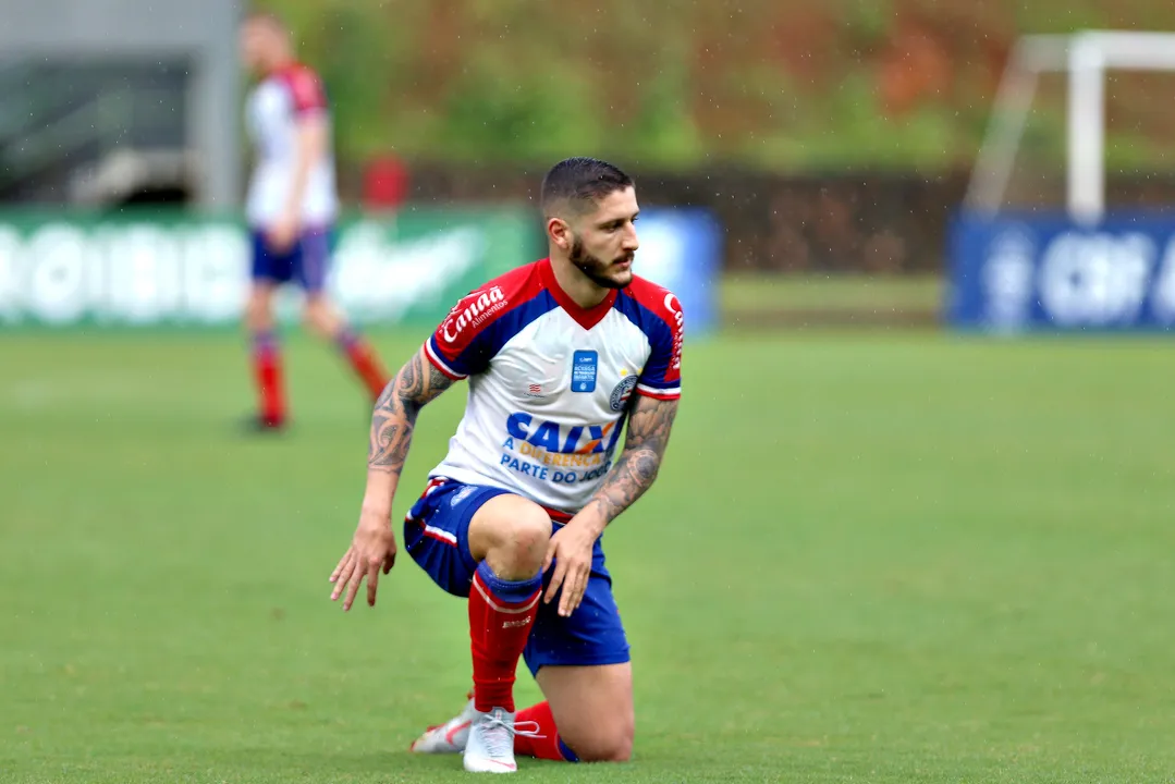 Ex-Bahia treina isolado, suspeita de iminente saída do clube da Série A.