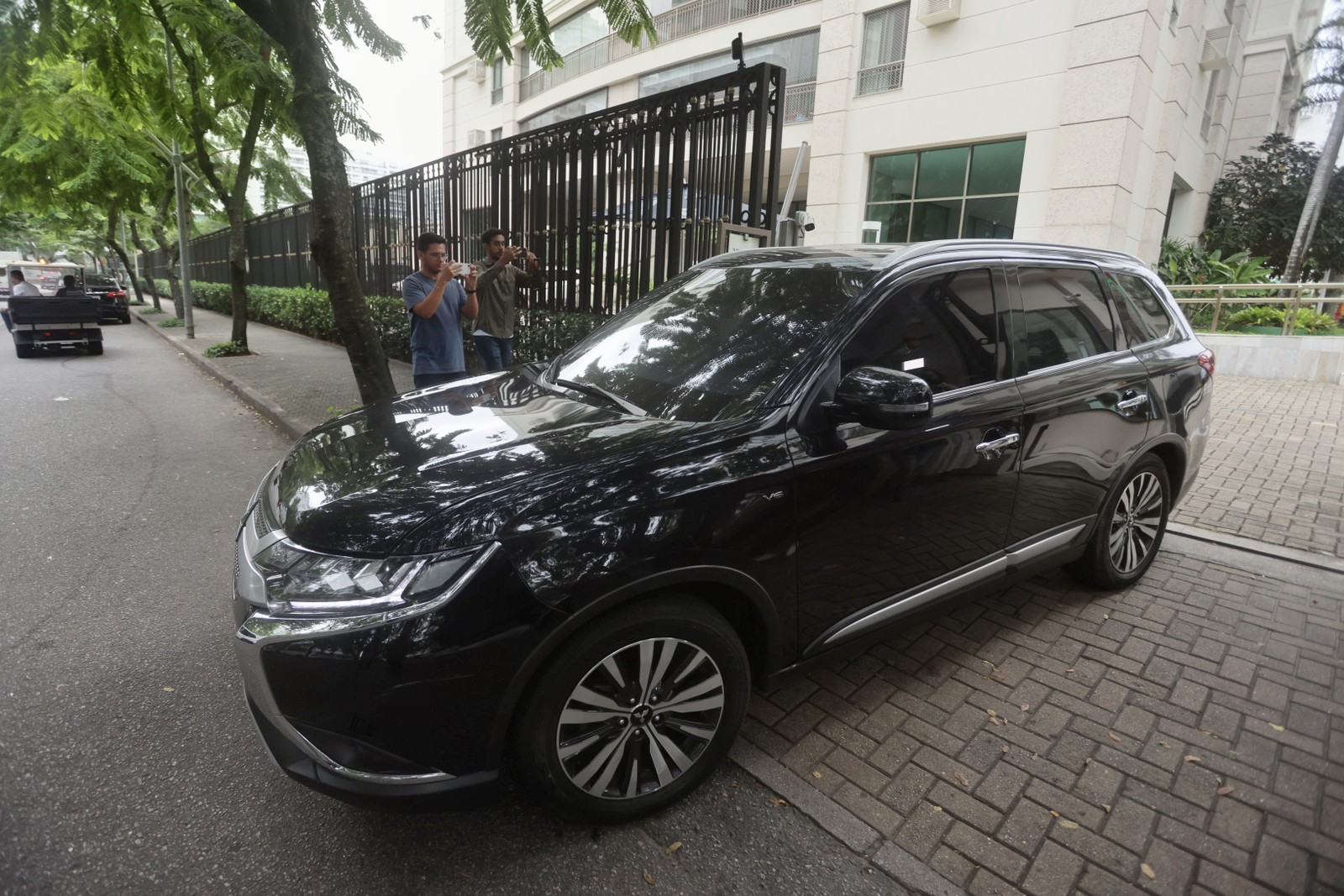 Cláudio Castro, ex-governador do Rio, é investigado pela PF em ação contra aportes do Rioprevidência no Banco Master.