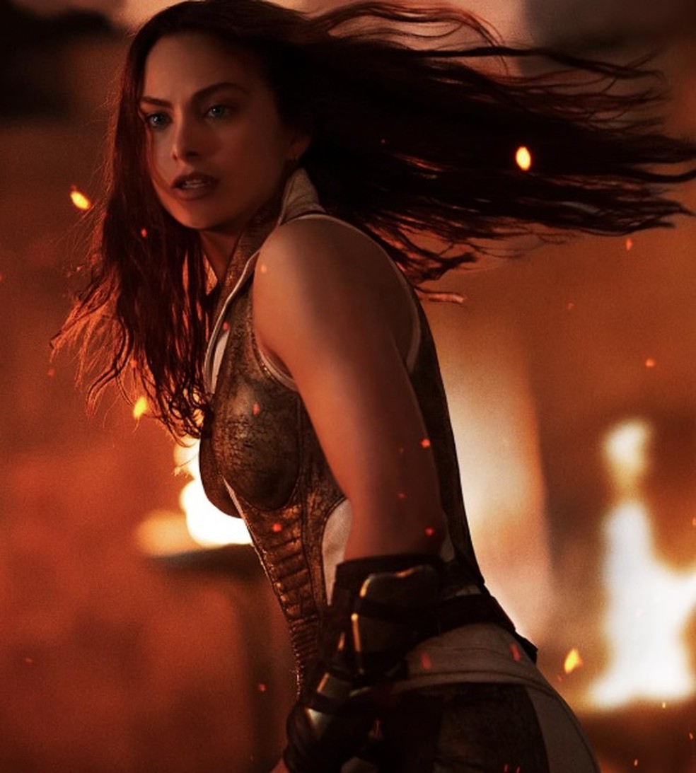 Atriz Camila Mendes, de origem brasileira, fala português em cena de He-Man.