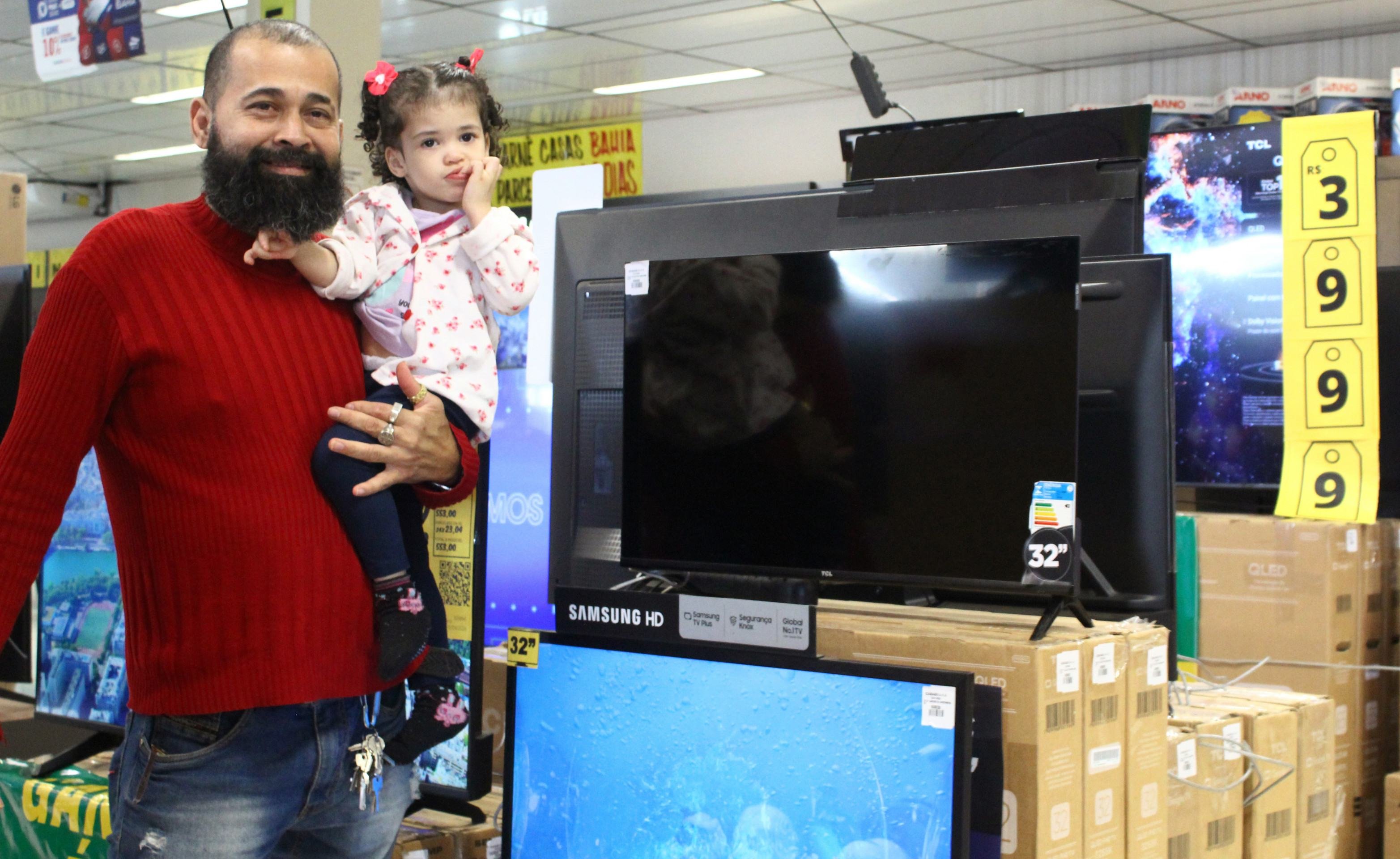 Comerciantes esperam alta de vendas de TVs para a Copa do Mundo.