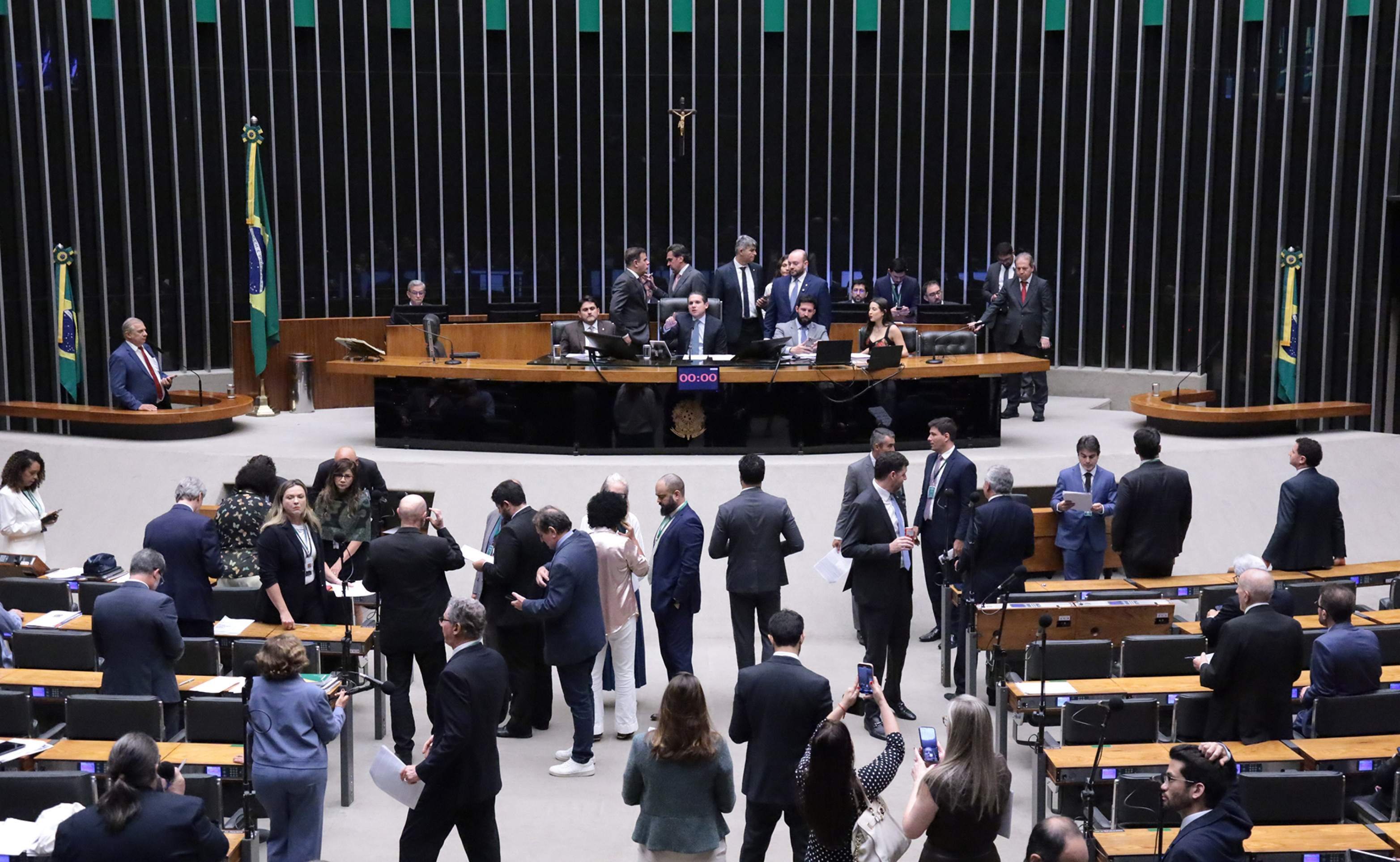 Professores em formação recebem atenção para melhorar a qualidade da educação.