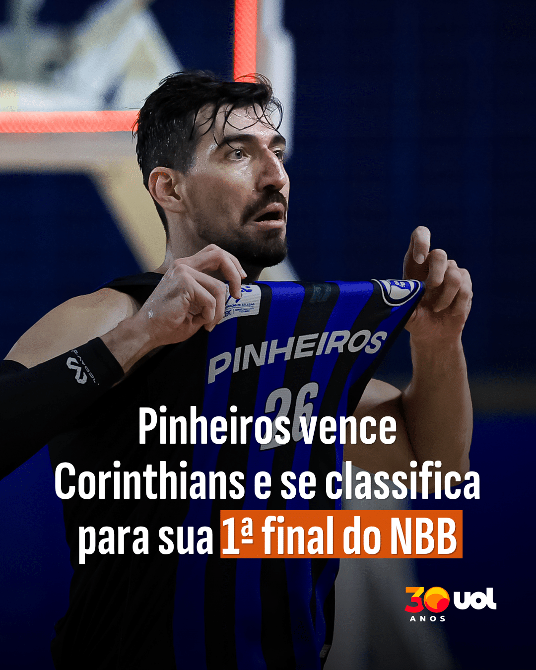 Jogadores do Grêmio celebram empate em jogo decisivo da Sul-Americana contra o Torque.