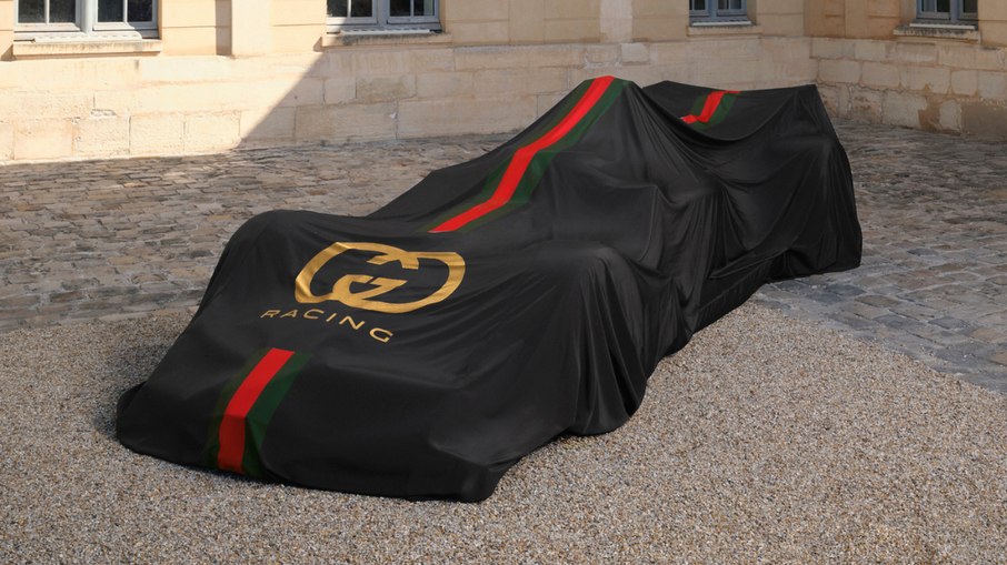 Imagem da Gucci Racing Alpine, carro de F1 com design esportivo e tecnologia avançada.