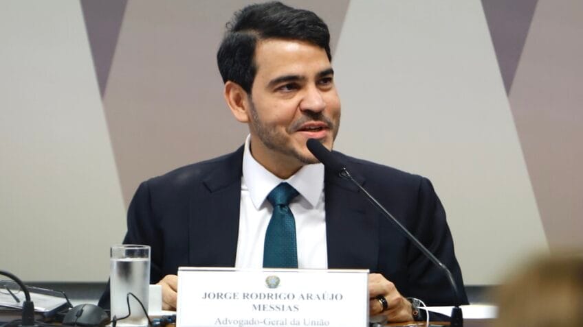 Lula diz que vai reenviar indicação de Jorge Messias ao STF