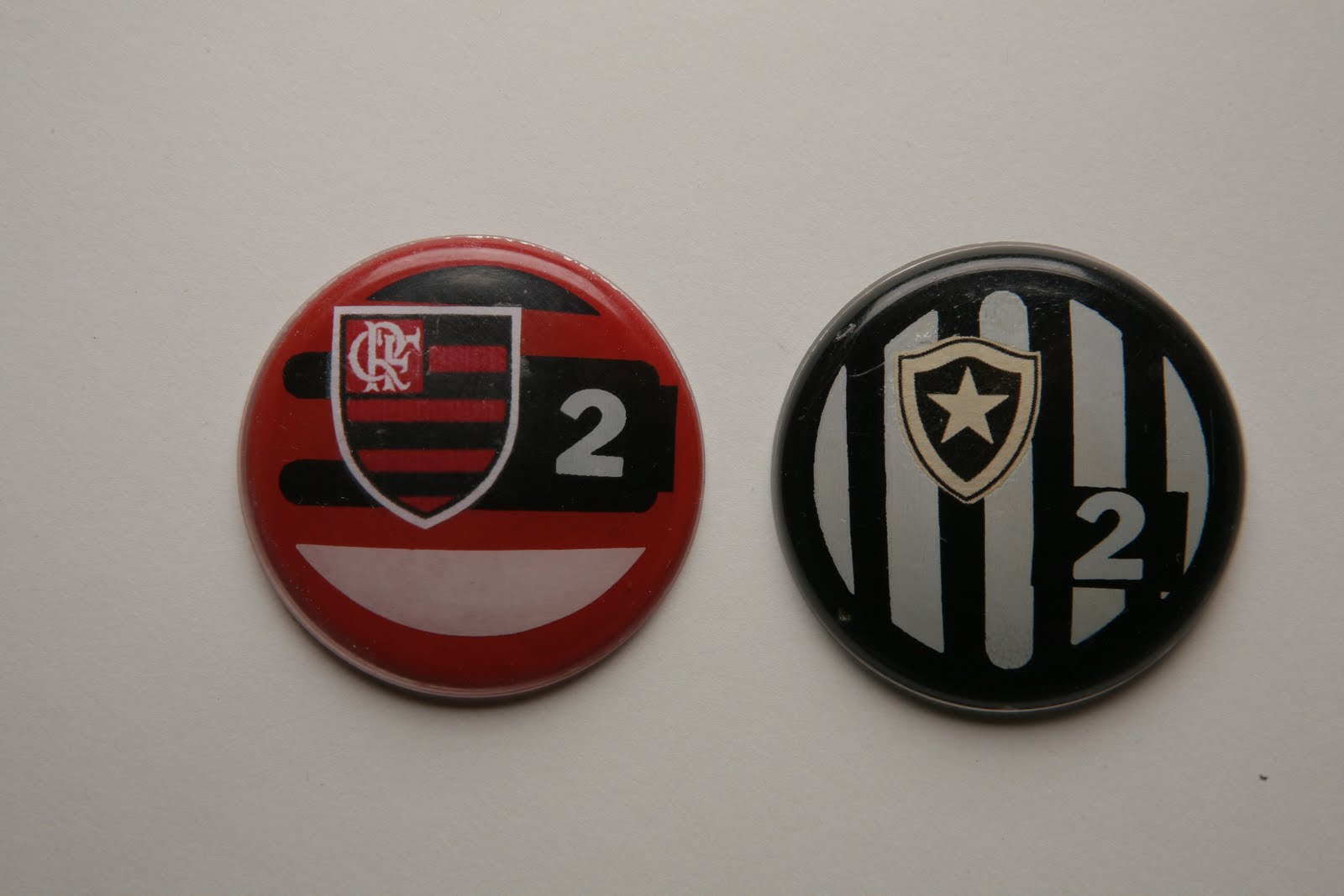 Multidão de fãs de times de futebol de botão de todo o Brasil em uma grande concentração.
