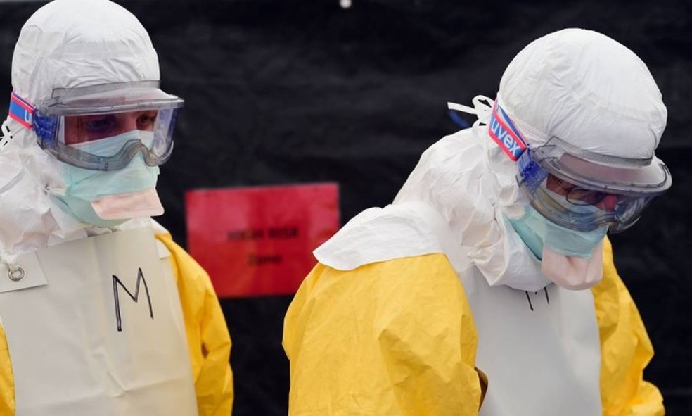 Representantes da União Africana em reunião de emergência sobre a epidemia de ebola.