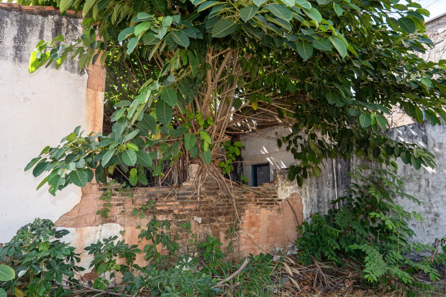 Condomínio em Cuiabá destruído por disputa entre herdeiros.