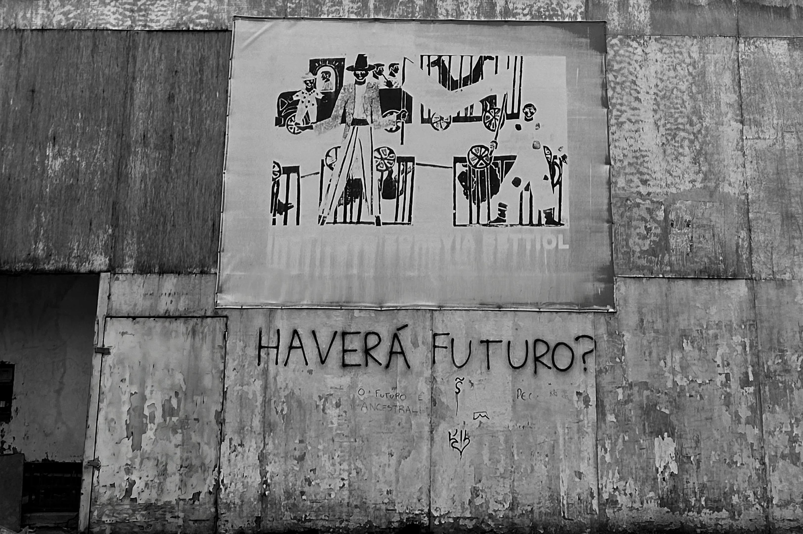 Exposição em Porto Alegre relembrando a enchente que afetou a cidade.