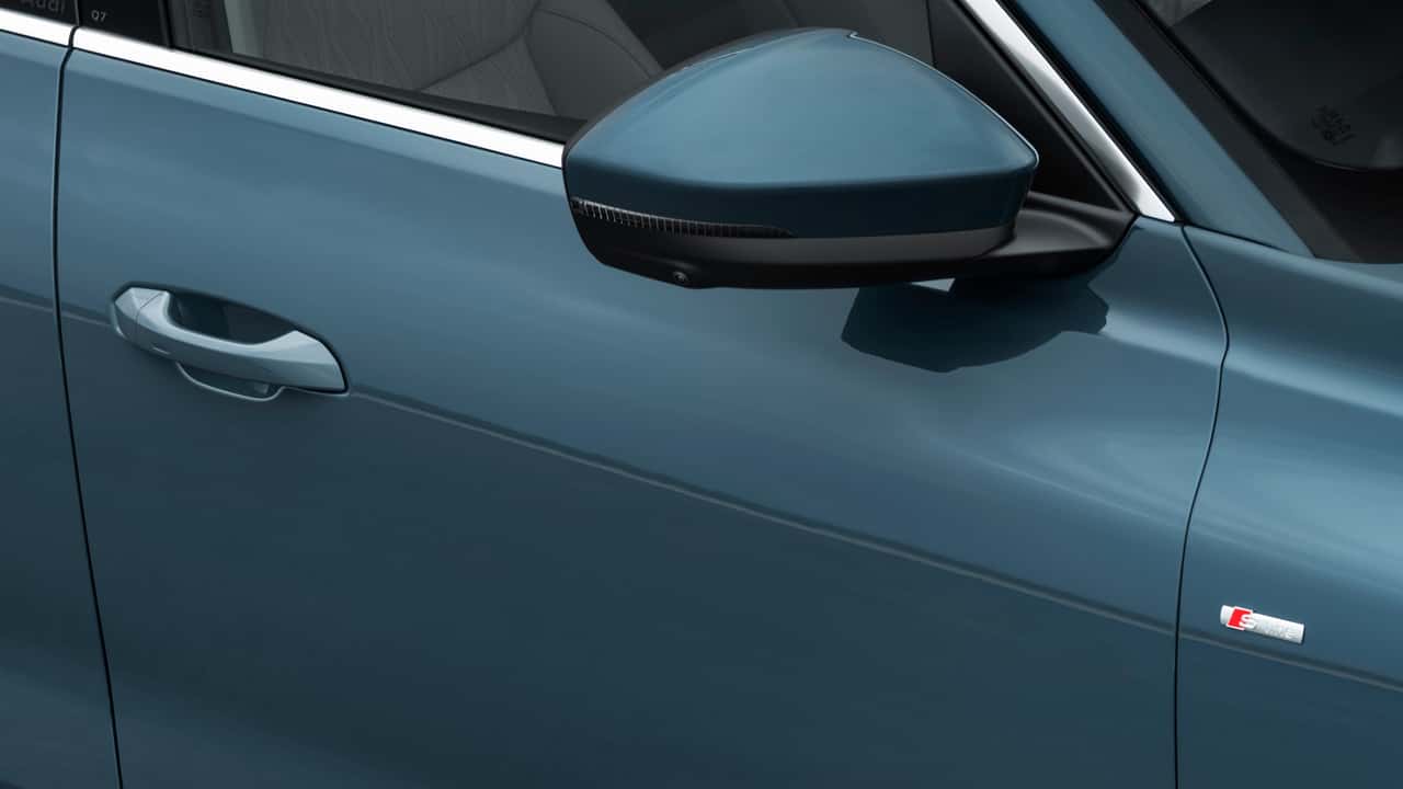 Novo Audi Q7 2027: primeiro vislumbre da nova geração do SUV em uma imagem de teaser.