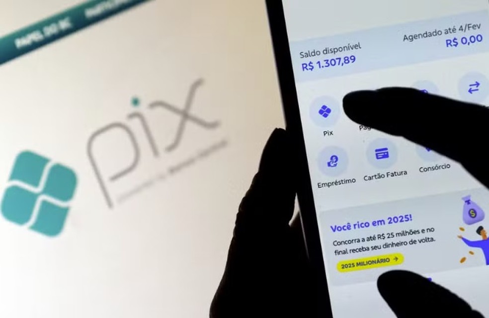 Especialistas discutem implicações do Pix em relação ao comércio internacional.