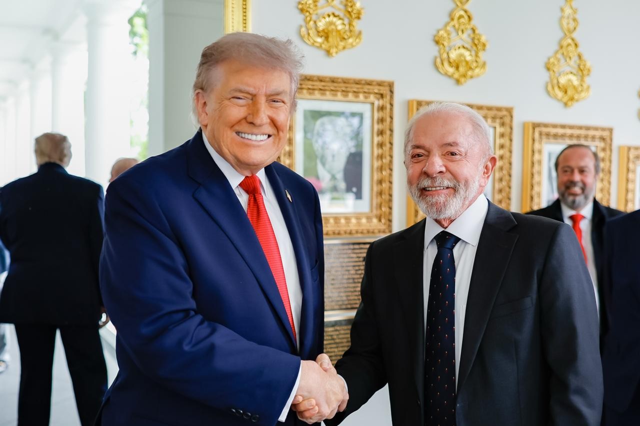 Especialistas discutem implicações do Pix em relação ao comércio internacional.