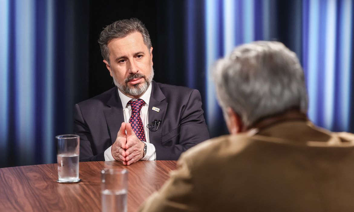 Ministro da CGU se reúne com Datena em mesa de negociação.